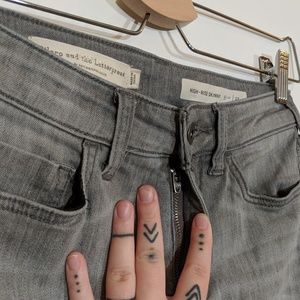 Anthropologie Jeans - ANTHROPOLOGIE PILCRO Grey High Rise Skinny Jeans Anthropologie Jeans - ANTHROPOLOGIE PILCRO Grey High Rise Skinny Jeans